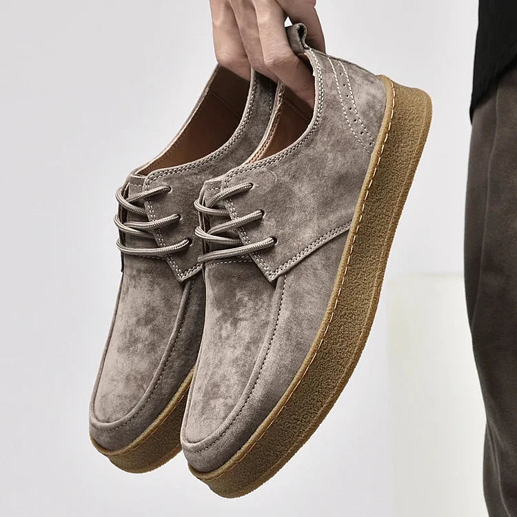 Sneakers i blødt ruskind med komfortabel pasform