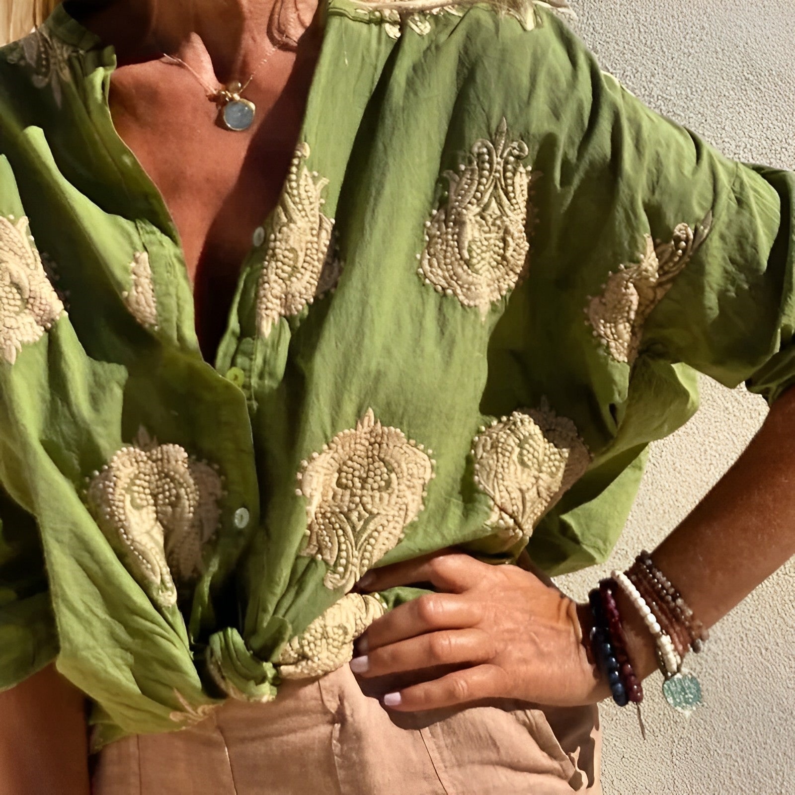 Elegant knapbluse til moderne kvinder