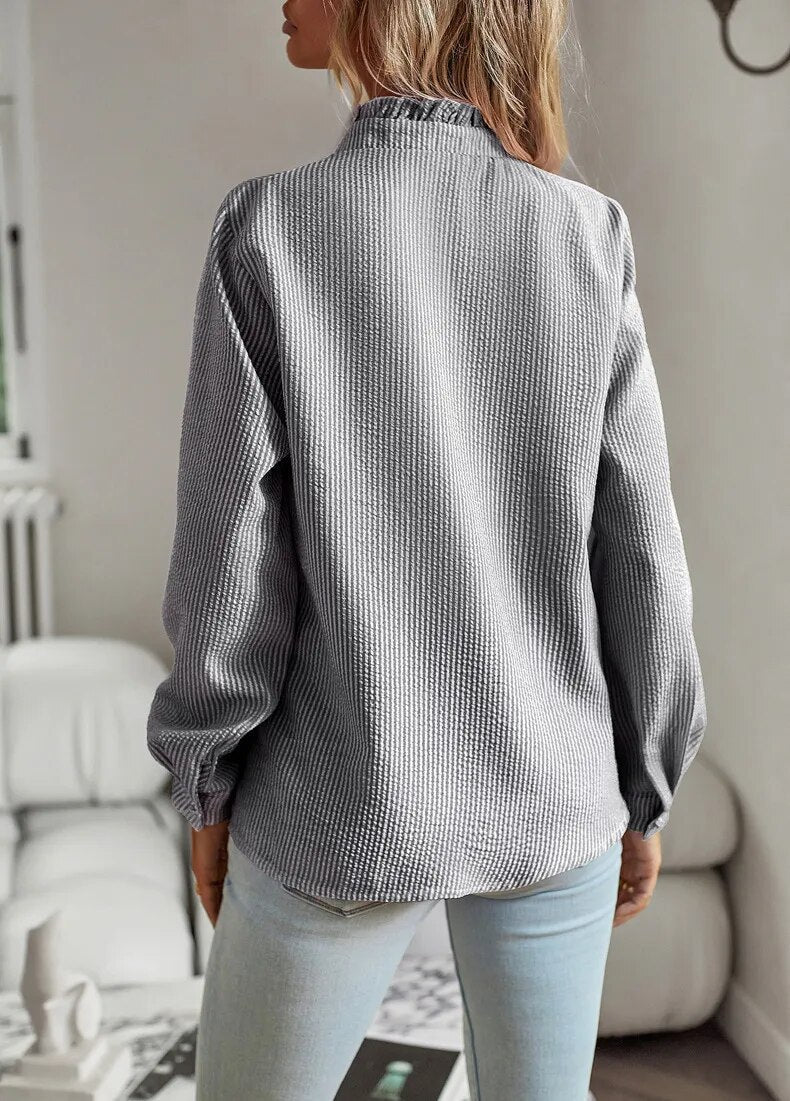 Elegant bluse med flæsedetaljer til damer