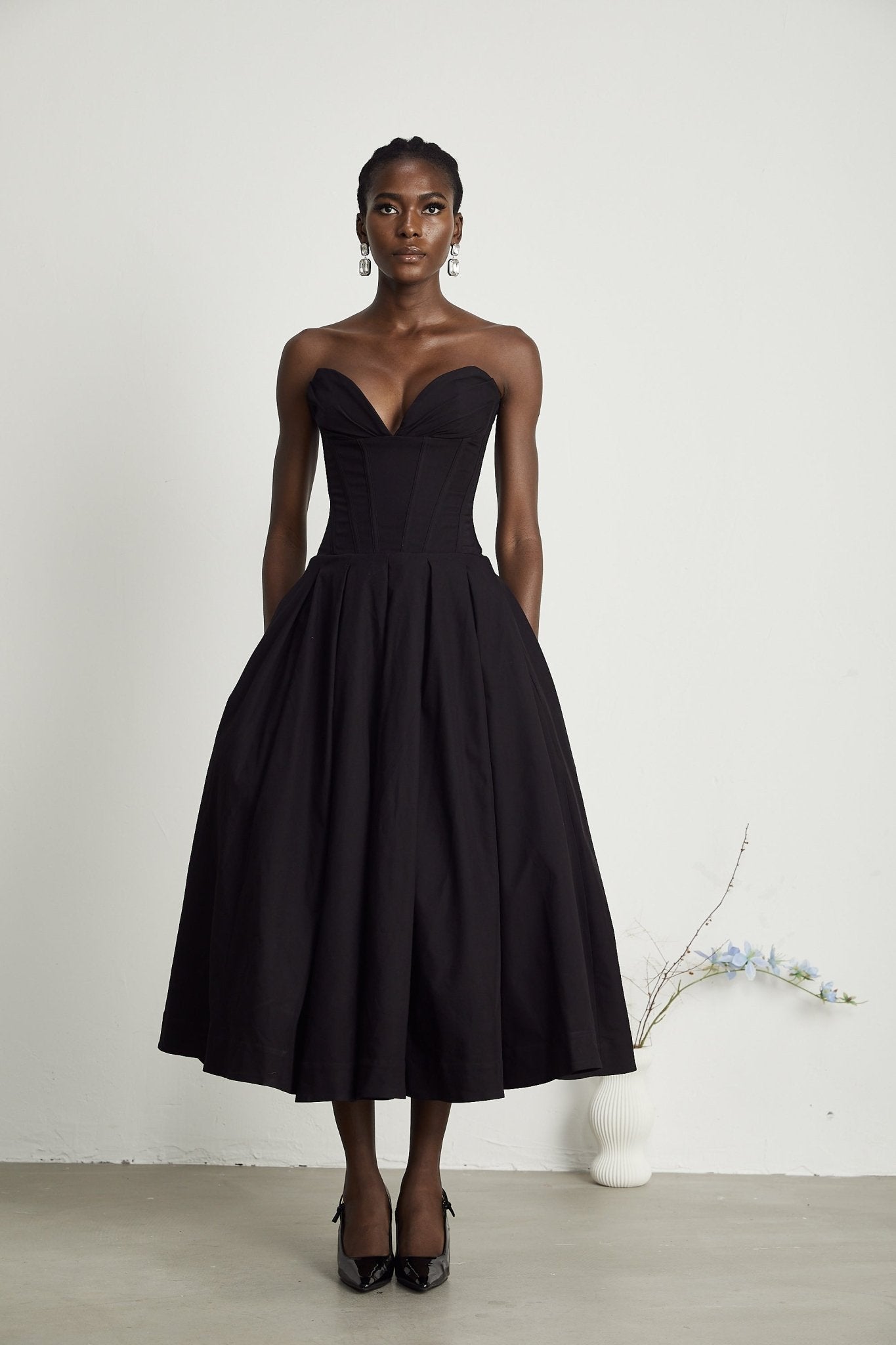 Thora | Elegant Off-Shoulder Korset Midi Kjole