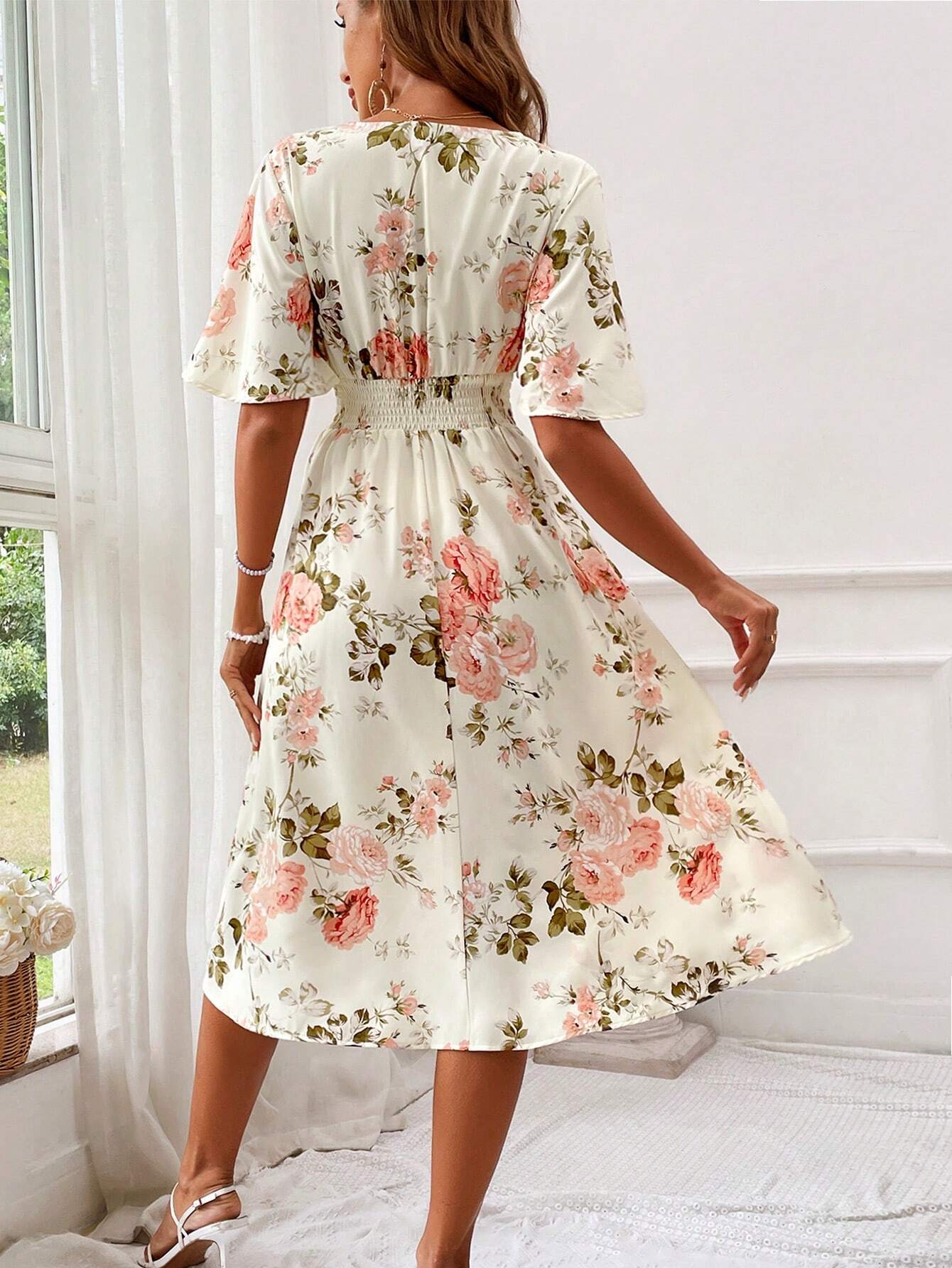 Edith | Elegant Blomstret Sommerkjole med V-hals