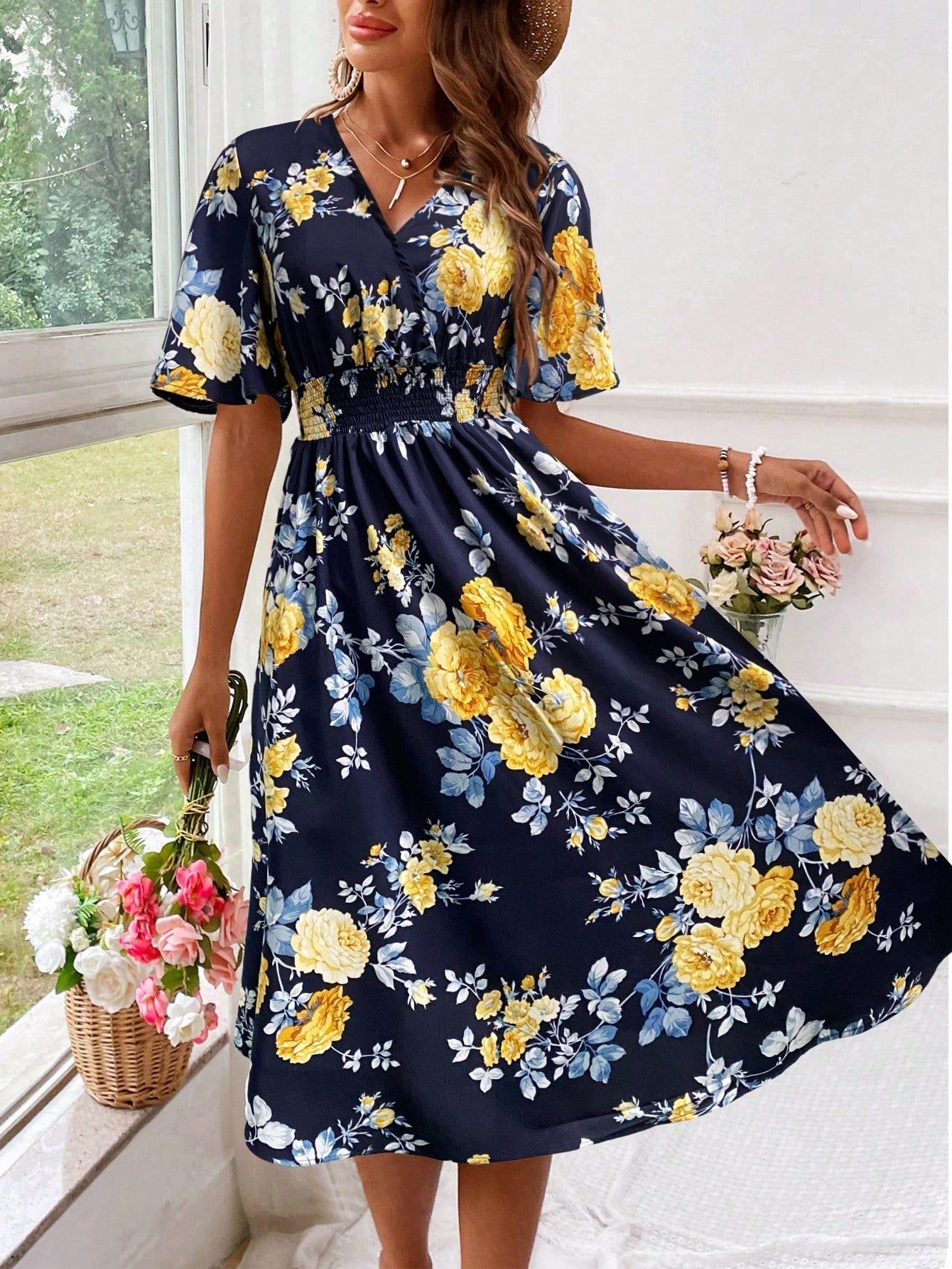 Edith | Elegant Blomstret Sommerkjole med V-hals