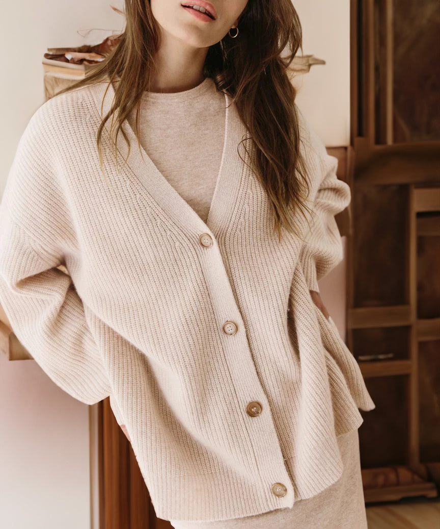 Martha | Kvinders Ribstrikket Cardigan med Knapper Plus Size